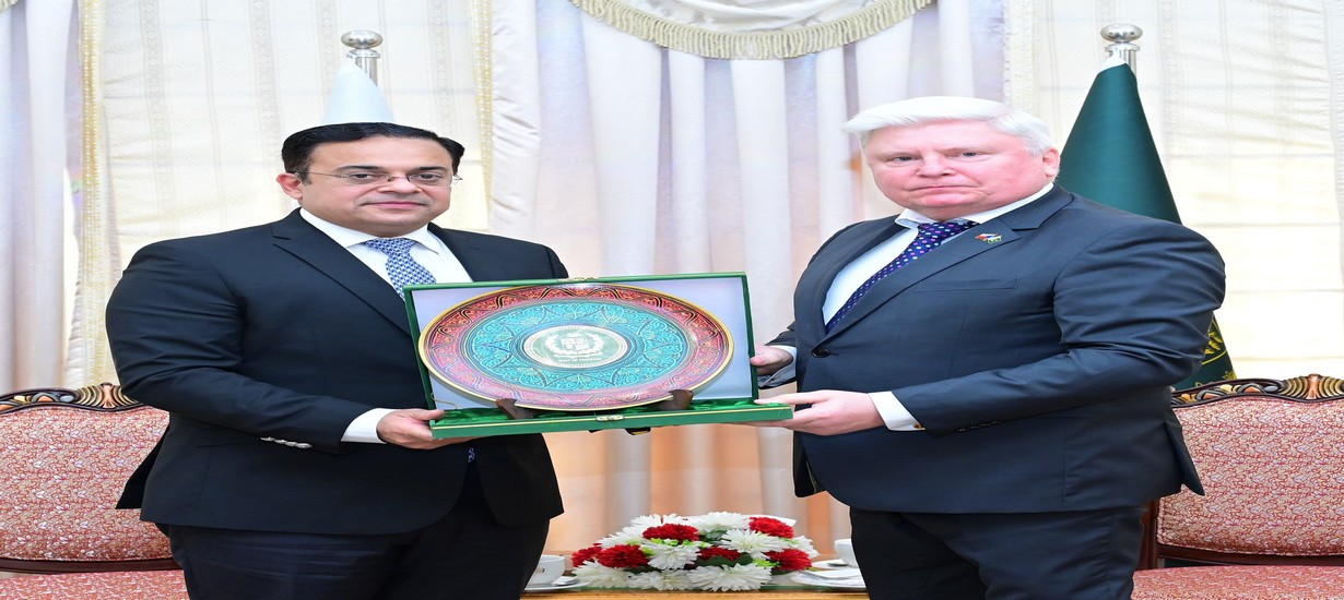 Federal Minister for Economic Affairs, Ahad Cheema, presenting souvenir to Ambassador of Czech Republic, H.E Ladislav Steinhubel, on December 05, 2024